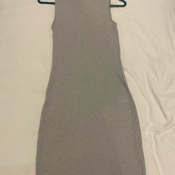 ‼️BOGO 50%‼️ ✨LIKE NEW✨ TNA Mid Length Grey Dress - Picture 5 of 6
